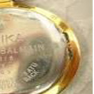 裏蓋に錆びがある